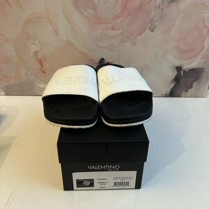 ! Mario Valentino Samantha white slides size 6